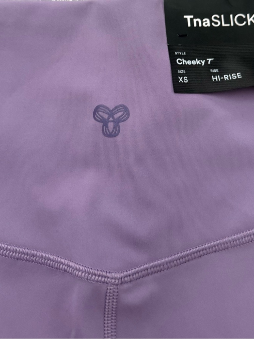 Aritzia TnaSLICK Cheeky Hi-Rise 7 inches Shorts Breezy Purple XS New With Tags - Picture 4 of 4